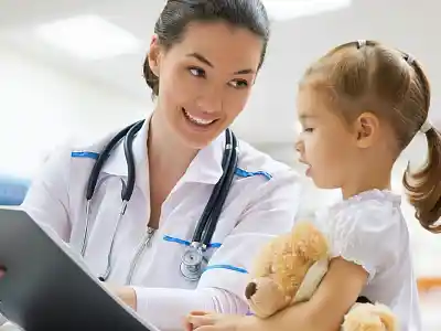 Как относятся к вакцинации врачи детских поликлиник? 